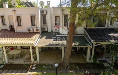Datça Zarbun Sitesinde Denize Sıfır, Havuzlu 2+1 Satılık Villa