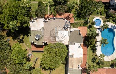 Datça Zarbun Sitesinde Denize Sıfır, Havuzlu 2+1 Satılık Villa