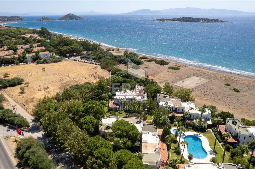 Datça Zarbun Sitesinde Denize Sıfır, Havuzlu 2+1 Satılık Villa