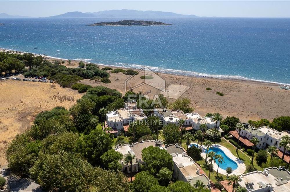 Datça Zarbun Sitesinde Denize Sıfır, Havuzlu 2+1 Satılık Villa