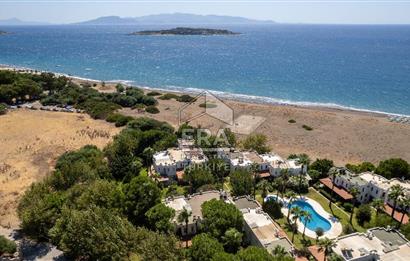 Datça Zarbun Sitesinde Denize Sıfır, Havuzlu 2+1 Satılık Villa