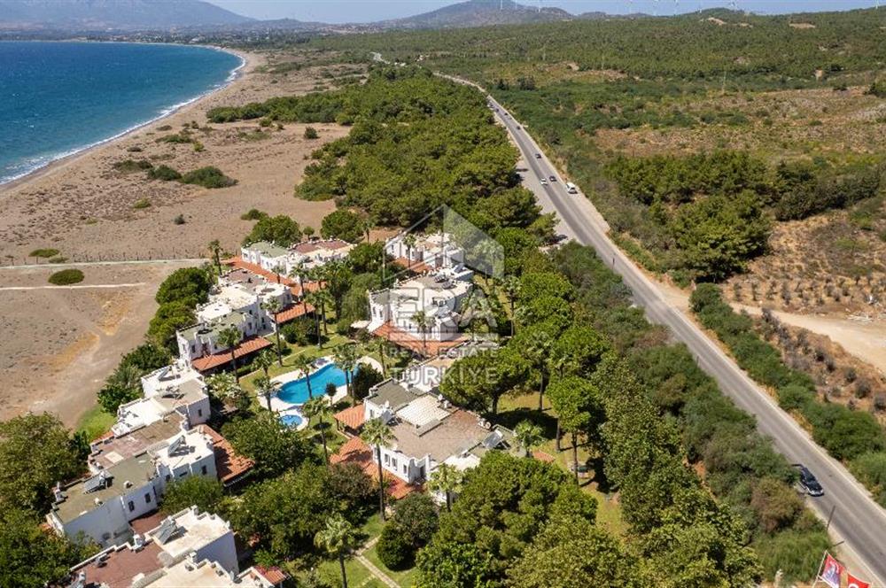Datça Zarbun Sitesinde Denize Sıfır, Havuzlu 2+1 Satılık Villa