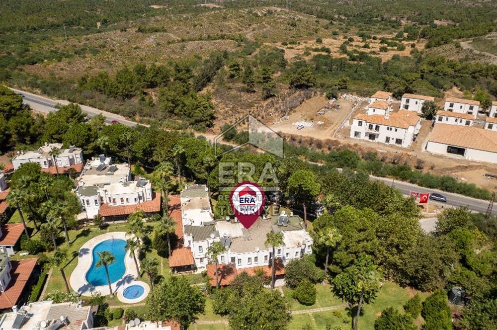 Datça Zarbun Sitesinde Denize Sıfır, Havuzlu 2+1 Satılık Villa