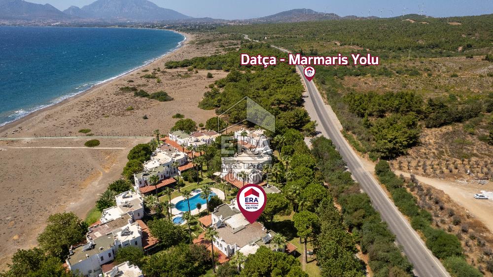 Datça Zarbun Sitesinde Denize Sıfır, Havuzlu 2+1 Satılık Villa