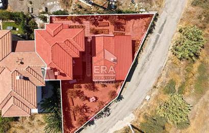 Datça Kızlan'da Satılık 550 m2 Arsada ve Müştemilatlı 3+2 Villa