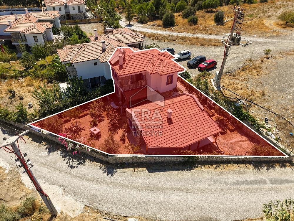 Datça Kızlan'da Satılık 550 m2 Arsada ve Müştemilatlı 3+2 Villa