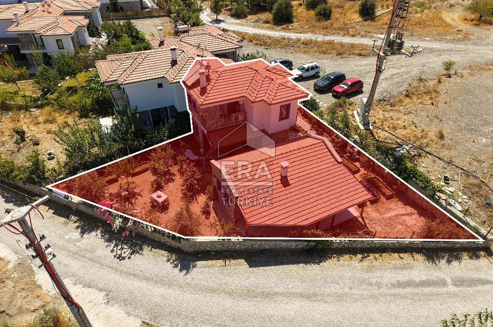 Datça Kızlan'da Satılık 550 m2 Arsada ve Müştemilatlı 3+2 Villa