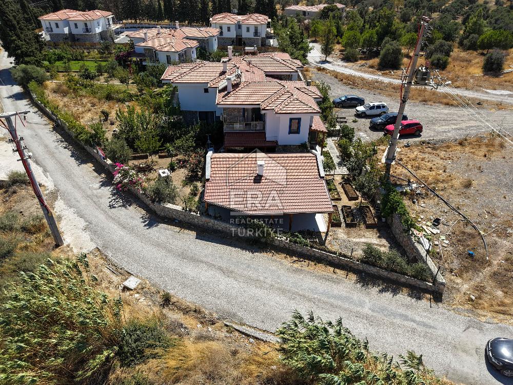 Datça Kızlan'da Satılık 550 m2 Arsada ve Müştemilatlı 3+2 Villa