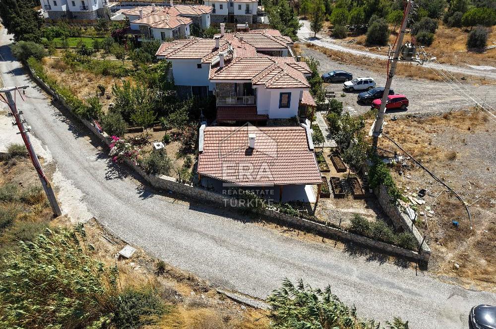 Datça Kızlan'da Satılık 550 m2 Arsada ve Müştemilatlı 3+2 Villa