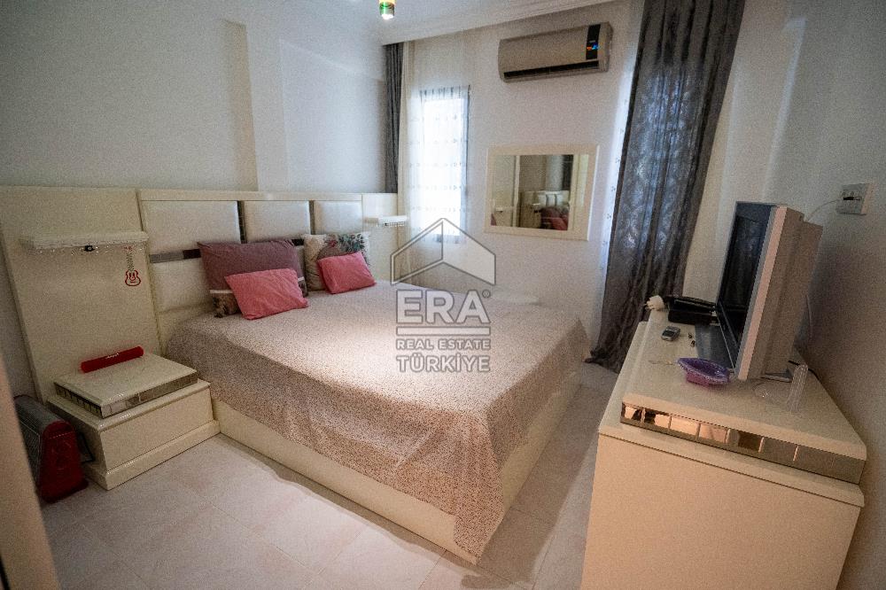 Datça Zarbun Sitesinde Denize Sıfır, Havuzlu 2+1 Satılık Villa
