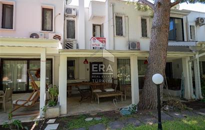 Datça Zarbun Sitesinde Denize Sıfır, Havuzlu 2+1 Satılık Villa