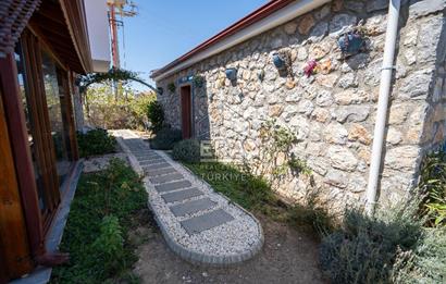 Datça Kızlan'da Satılık 550 m2 Arsada ve Müştemilatlı 3+2 Villa