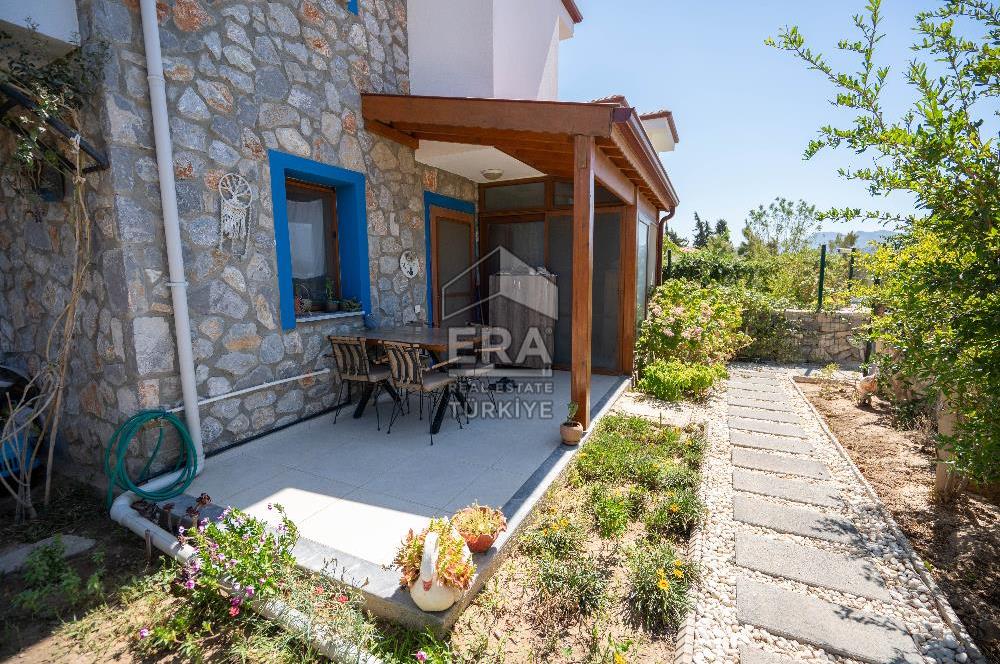 Datça Kızlan'da Satılık 550 m2 Arsada ve Müştemilatlı 3+2 Villa