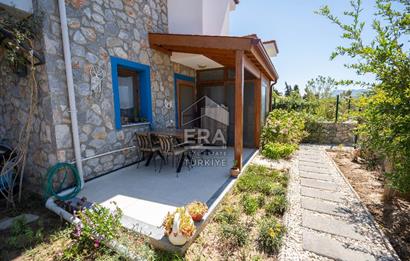 Datça Kızlan'da Satılık 550 m2 Arsada ve Müştemilatlı 3+2 Villa