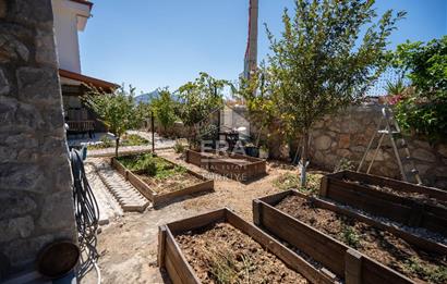 Datça Kızlan'da Satılık 550 m2 Arsada ve Müştemilatlı 3+2 Villa