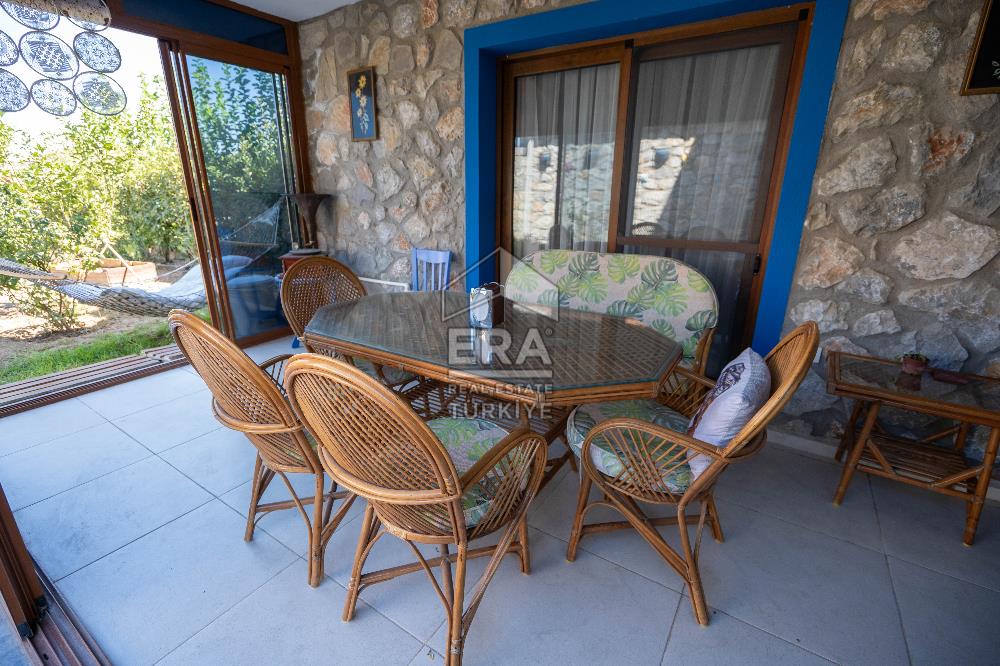 Datça Kızlan'da Satılık 550 m2 Arsada ve Müştemilatlı 3+2 Villa