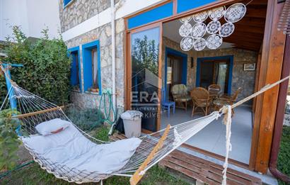 Datça Kızlan'da Satılık 550 m2 Arsada ve Müştemilatlı 3+2 Villa