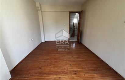 Seferihisar Camikebir İyi Lokasyonda Satılık 4+1 Tripleks Villa