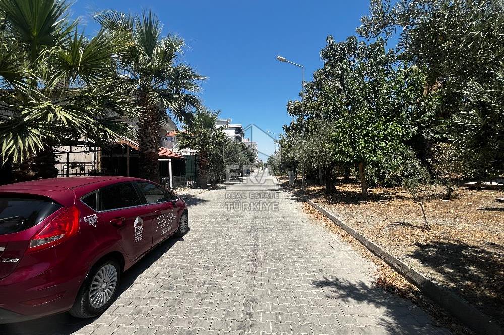 Seferihisar Camikebir İyi Lokasyonda Satılık 4+1 Tripleks Villa