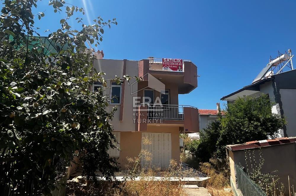 Seferihisar Camikebir İyi Lokasyonda Satılık 4+1 Tripleks Villa