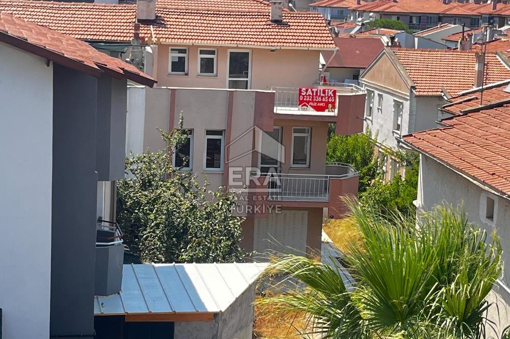 Seferihisar Camikebir İyi Lokasyonda Satılık 4+1 Tripleks Villa