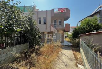 Seferihisar Camikebir İyi Lokasyonda Satılık 4+1 Tripleks Villa