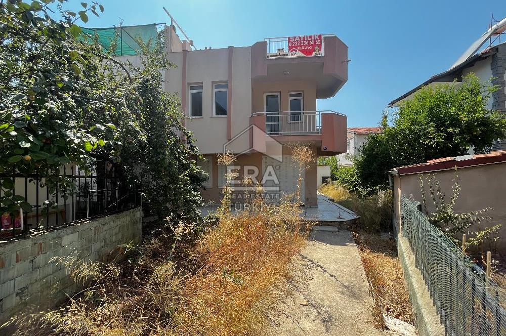 Seferihisar Camikebir İyi Lokasyonda Satılık 4+1 Tripleks Villa