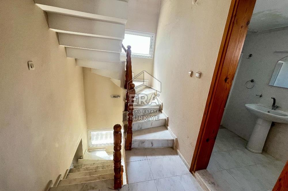 Seferihisar Camikebir İyi Lokasyonda Satılık 4+1 Tripleks Villa