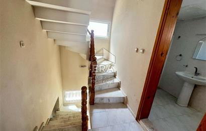 Seferihisar Camikebir İyi Lokasyonda Satılık 4+1 Tripleks Villa