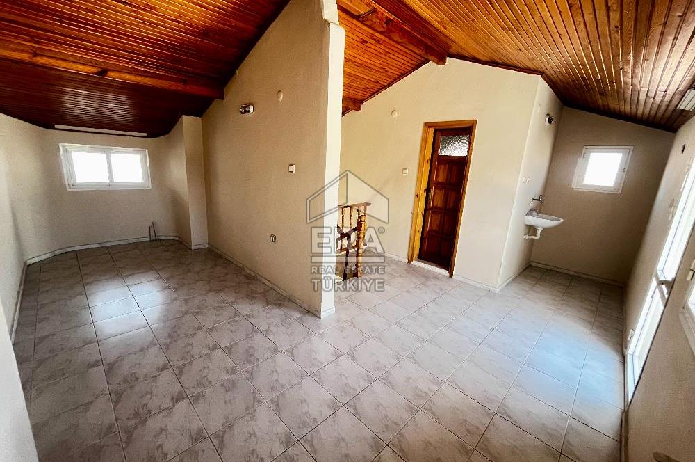 Seferihisar Camikebir İyi Lokasyonda Satılık 4+1 Tripleks Villa