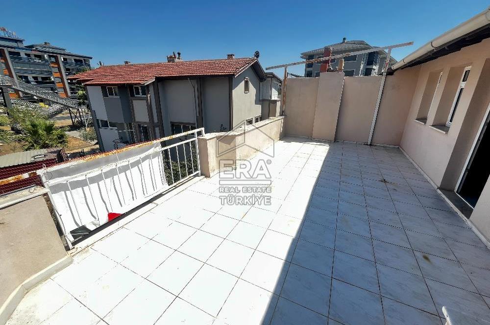 Seferihisar Camikebir İyi Lokasyonda Satılık 4+1 Tripleks Villa