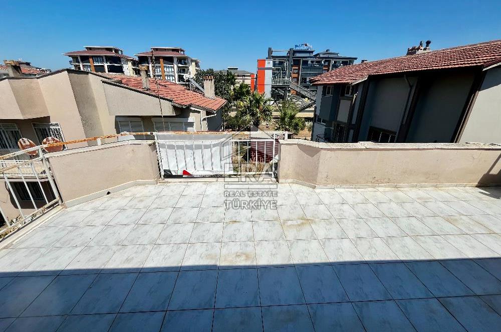 Seferihisar Camikebir İyi Lokasyonda Satılık 4+1 Tripleks Villa