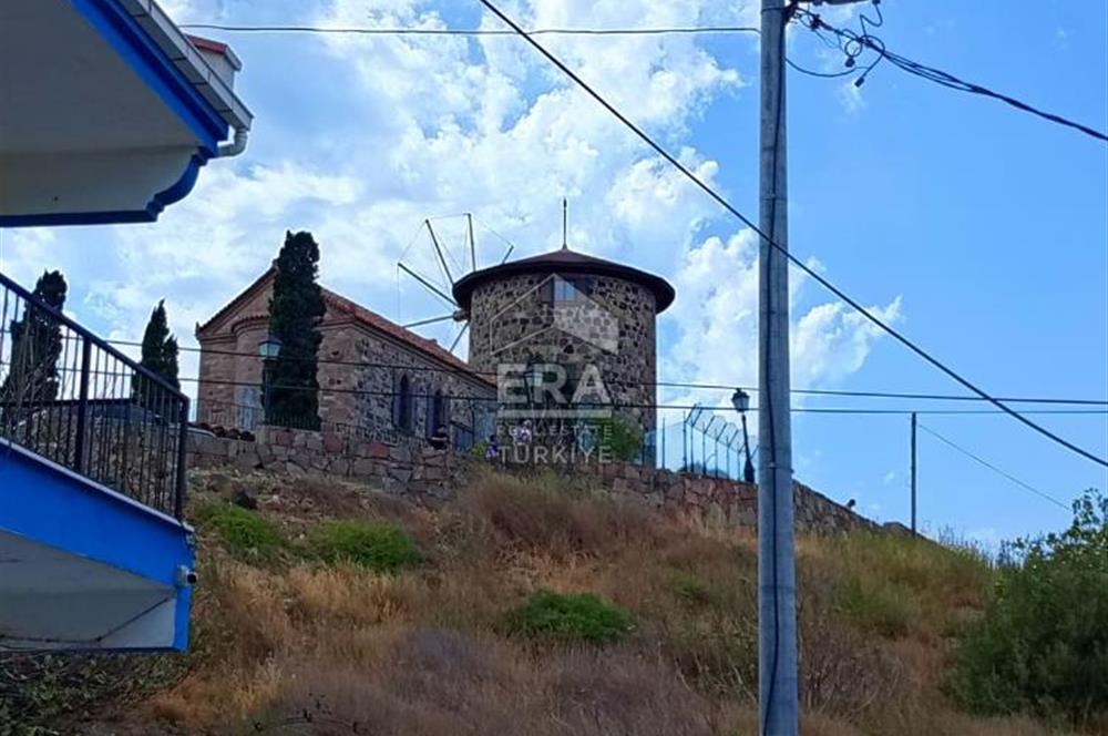 Ayvalık Cunda’da Muhteşem Manzaralı 2 katlı her bir daire 120 m2 olmak üzere 4+1 Satılık bina
