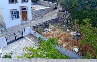 Ayvalık Cunda’da Muhteşem Manzaralı 2 katlı her bir daire 120 m2 olmak üzere 4+1 Satılık bina