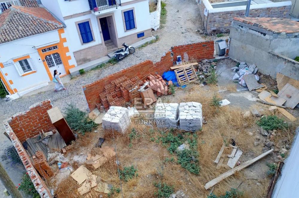 Ayvalık Cunda’da Muhteşem Manzaralı 2 katlı her bir daire 120 m2 olmak üzere 4+1 Satılık bina