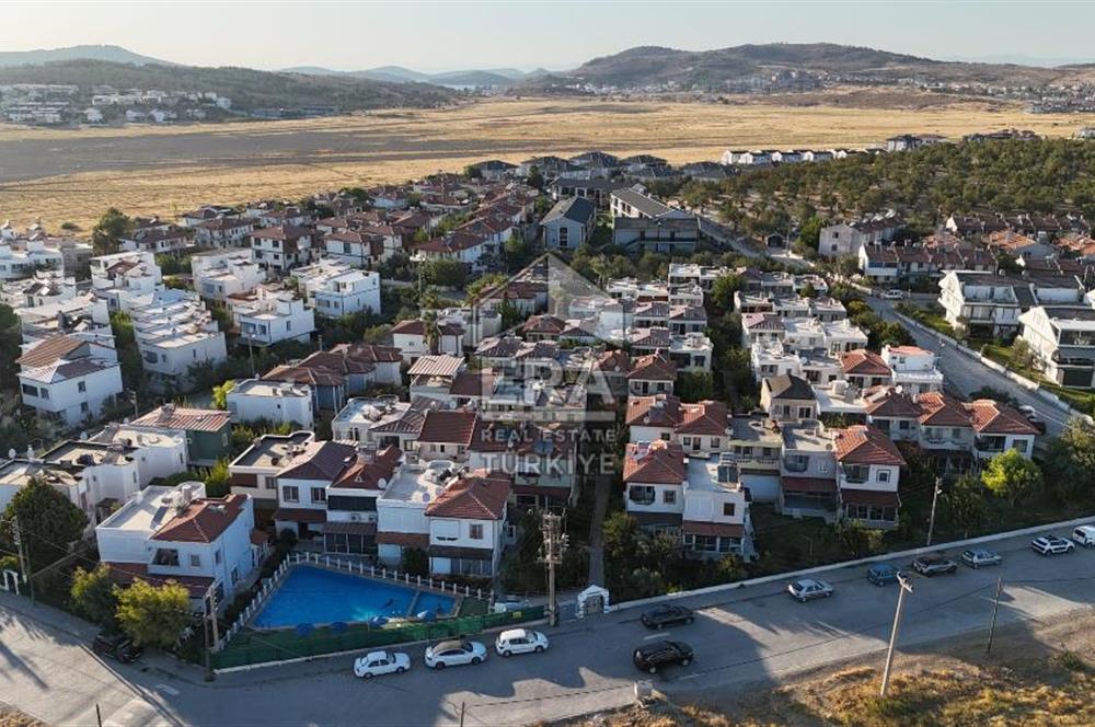 Ayvalık Küçükköy Havuzlu Sitede Satılık Villa