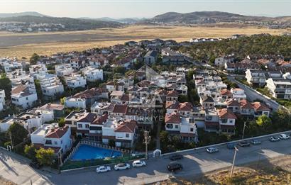 Ayvalık Küçükköy Havuzlu Sitede Satılık Villa
