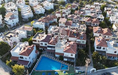 Ayvalık Küçükköy Havuzlu Sitede Satılık Villa