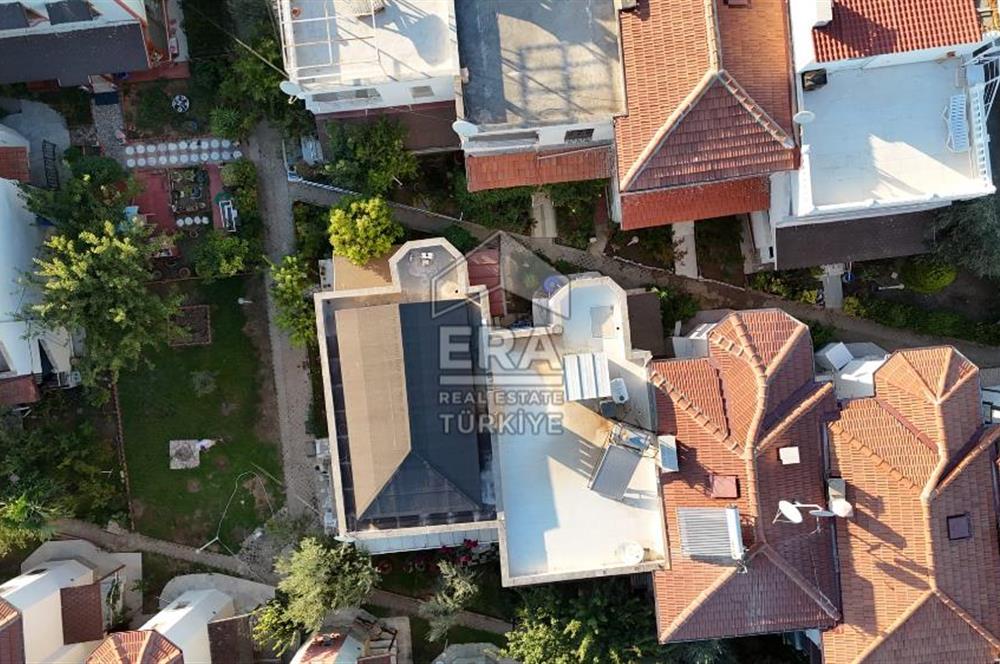 Ayvalık Küçükköy Havuzlu Sitede Satılık Villa