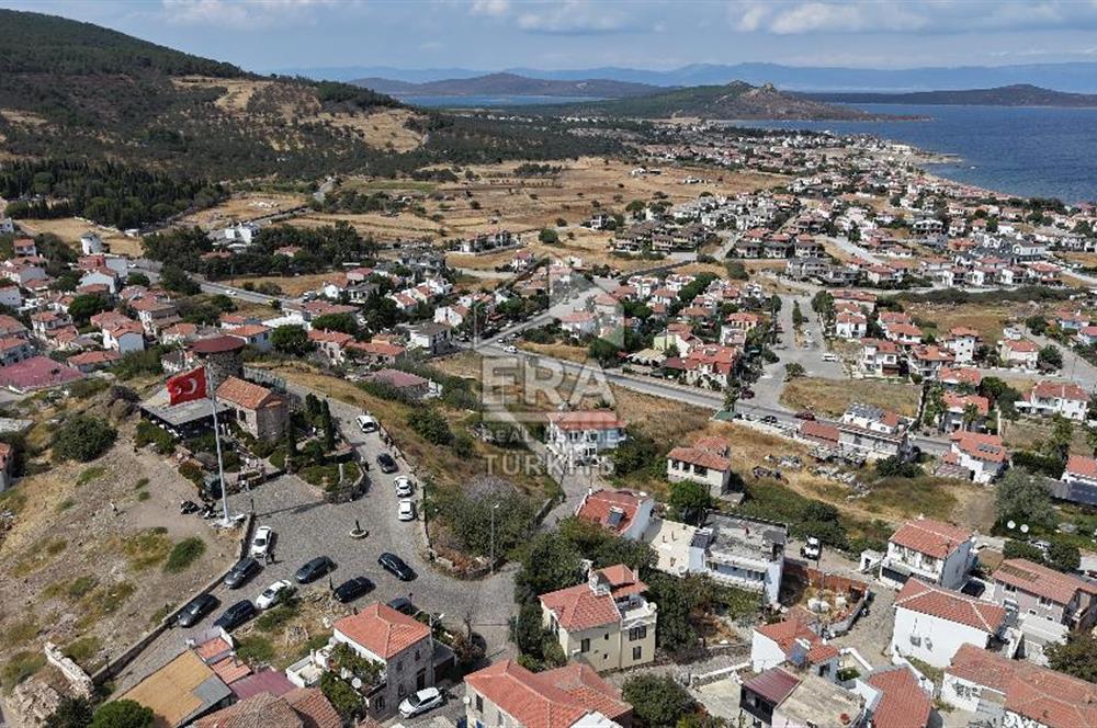 Ayvalık Cunda’da Muhteşem Manzaralı 2 katlı her bir daire 120 m2 olmak üzere 4+1 Satılık bina