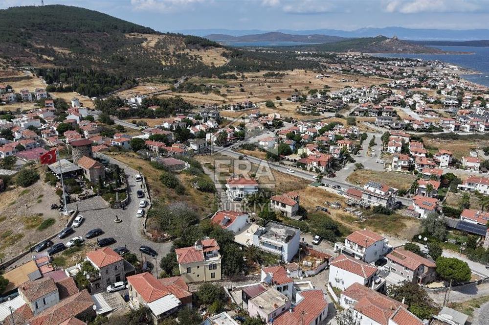 Ayvalık Cunda’da Muhteşem Manzaralı 2 katlı her bir daire 120 m2 olmak üzere 4+1 Satılık bina