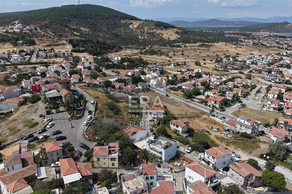 Ayvalık Cunda’da Muhteşem Manzaralı 2 katlı her bir daire 120 m2 olmak üzere 4+1 Satılık bina