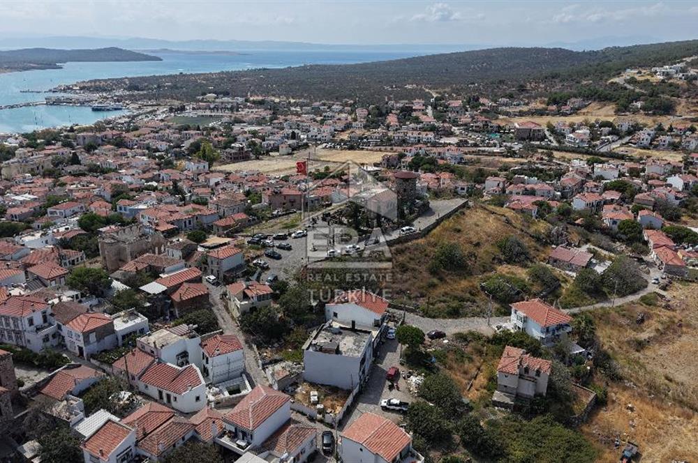Ayvalık Cunda’da Muhteşem Manzaralı 2 katlı her bir daire 120 m2 olmak üzere 4+1 Satılık bina