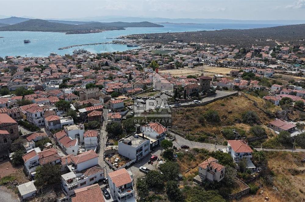 Ayvalık Cunda’da Muhteşem Manzaralı 2 katlı her bir daire 120 m2 olmak üzere 4+1 Satılık bina