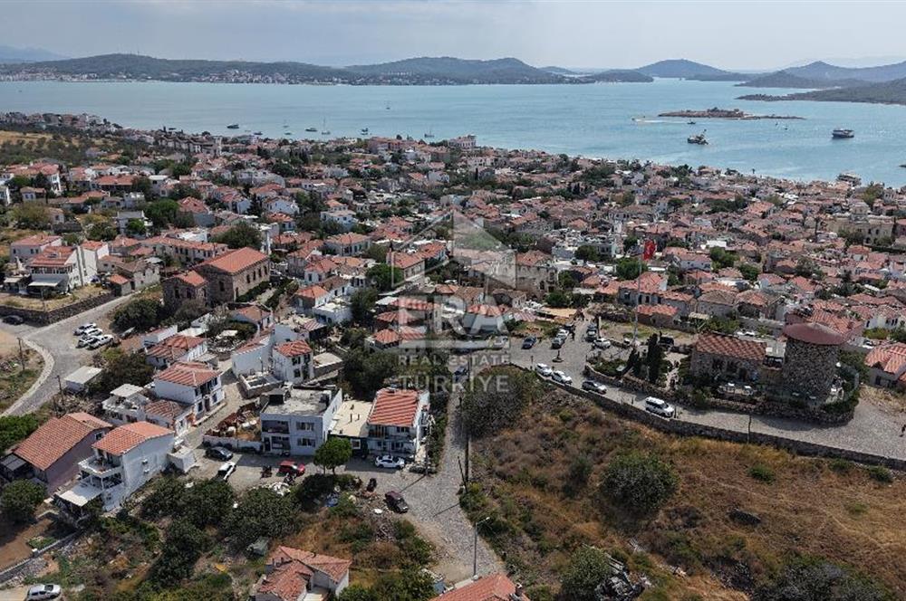 Ayvalık Cunda’da Muhteşem Manzaralı 2 katlı her bir daire 120 m2 olmak üzere 4+1 Satılık bina