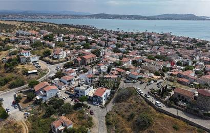 Ayvalık Cunda’da Muhteşem Manzaralı 2 katlı her bir daire 120 m2 olmak üzere 4+1 Satılık bina