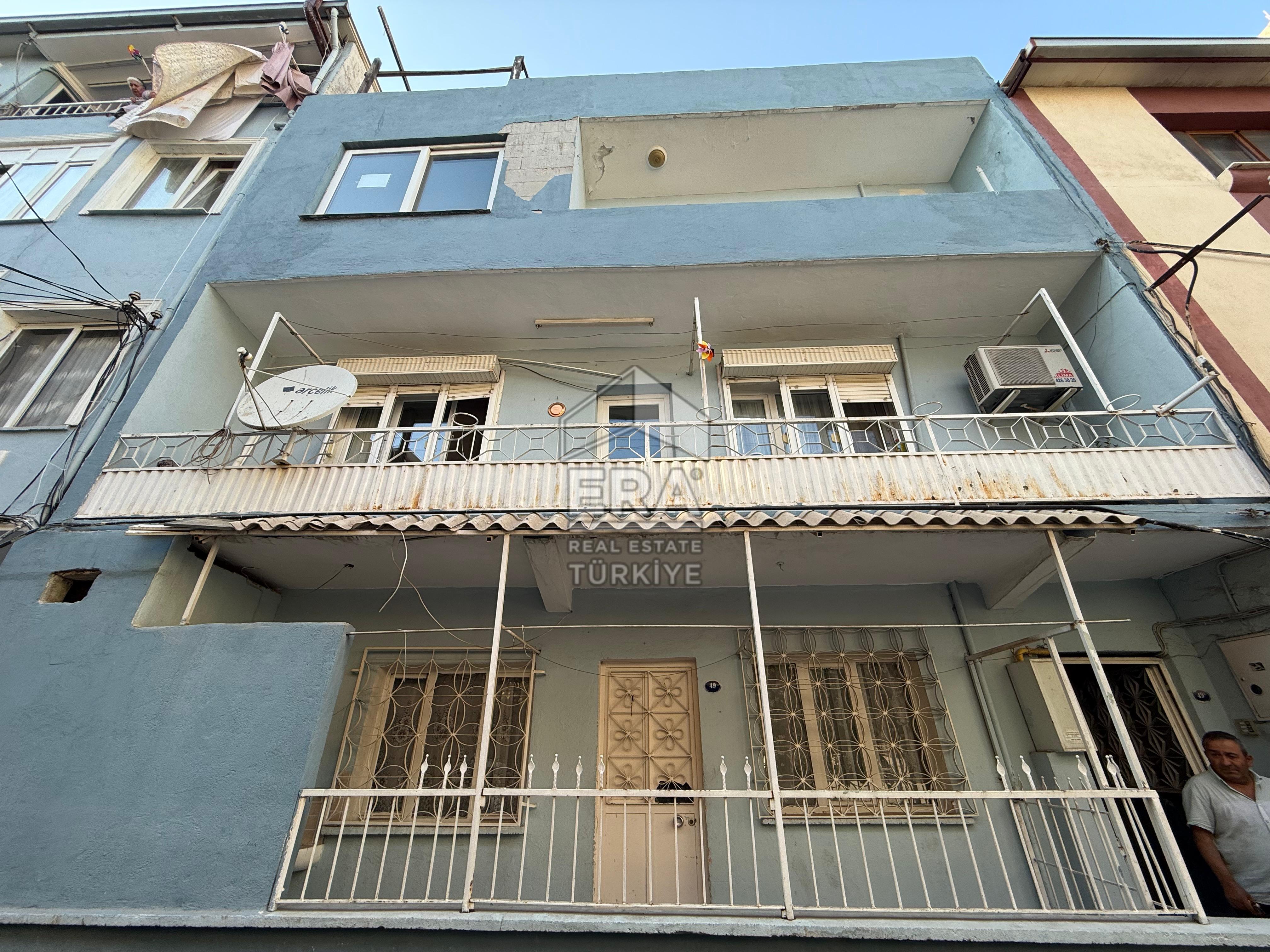 Buca Dicle Mahallesi'nde Satılık 3 Katlı Komple Bina