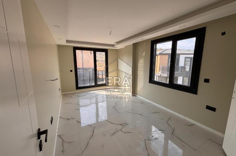Ayvalık Küçükköy'de 145m2 4+1 havuzlu site içi villa