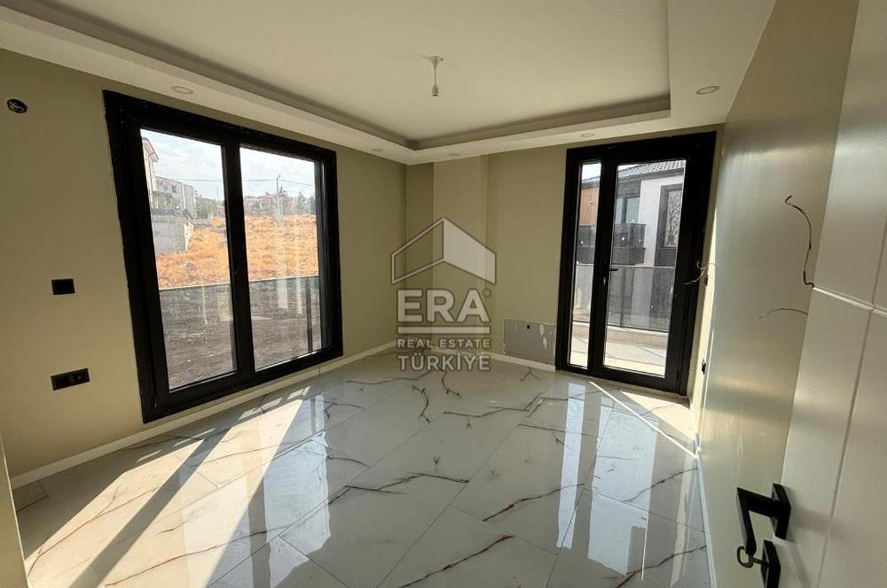 Ayvalık Küçükköy'de 145m2 4+1 havuzlu site içi villa