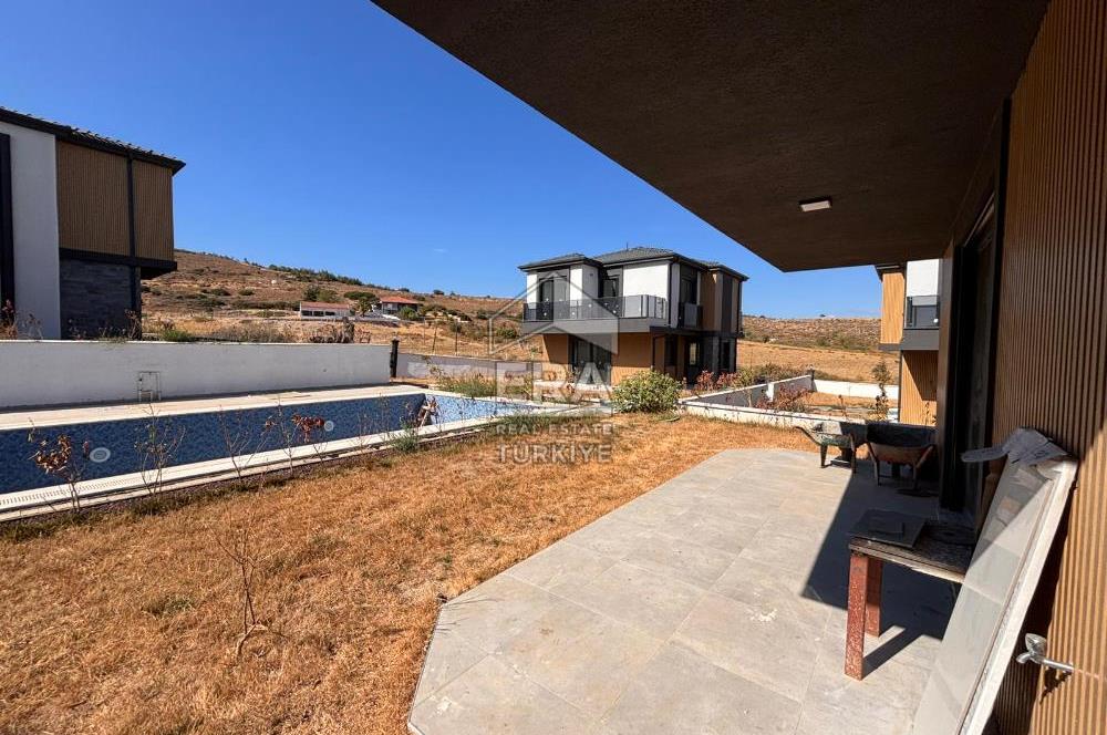 Ayvalık Küçükköy'de 145m2 4+1 havuzlu site içi villa